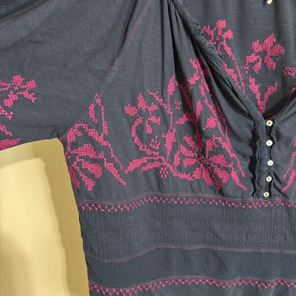 Free People Navy and Burgundy Embroidered Peasant Top size L Boho Casual - Picture 5 of 14